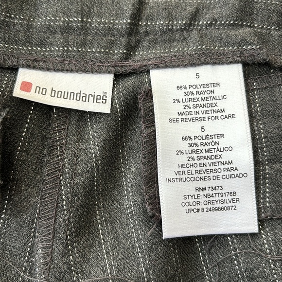 No Boundaries Women’s Pinstripe casual business pants. Size 5 gray - Picture 8 of 11